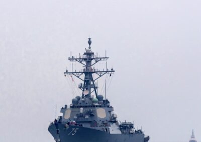 Zerstörer der Marine der Vereinigten Staaten "Donald Cook" (DDG - 75, Arleigh-Burke-Klasse) in Warnemünde, Foto: M Peich