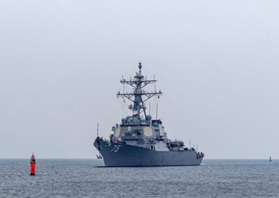 Zerstörer der Marine der Vereinigten Staaten "Donald Cook" (DDG - 75, Arleigh-Burke-Klasse) in Warnemünde, Foto: M Peich