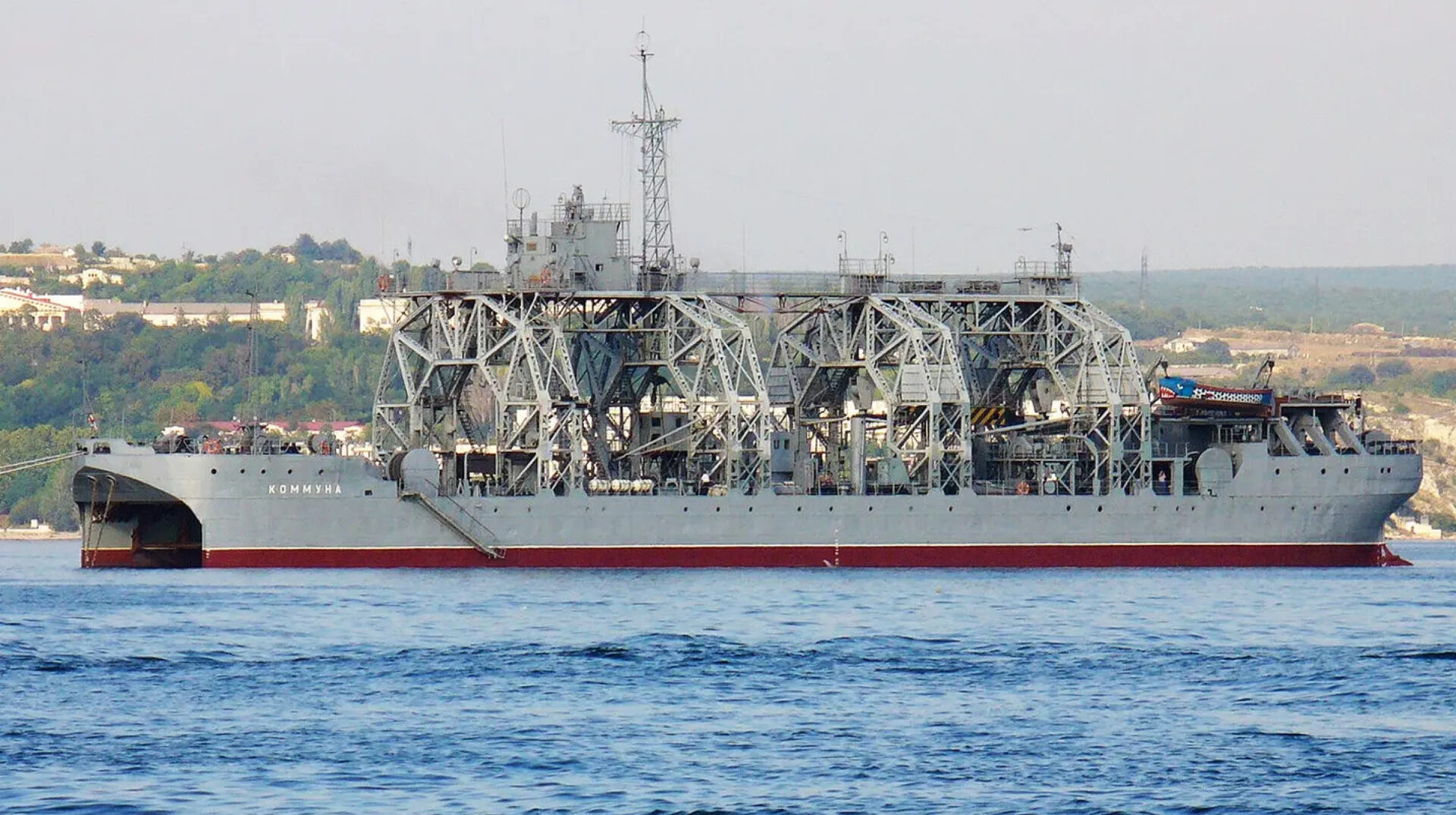 110 Jahre altes Rettungsschiff der russischen Marine namens „Kommuna“ soll die Moskva Bergung durchführen. Foto: thewarzone, vipflash