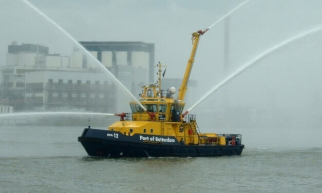 Rotterdamer Hafen plant autonome schwimmende Feuerlöschgeräte