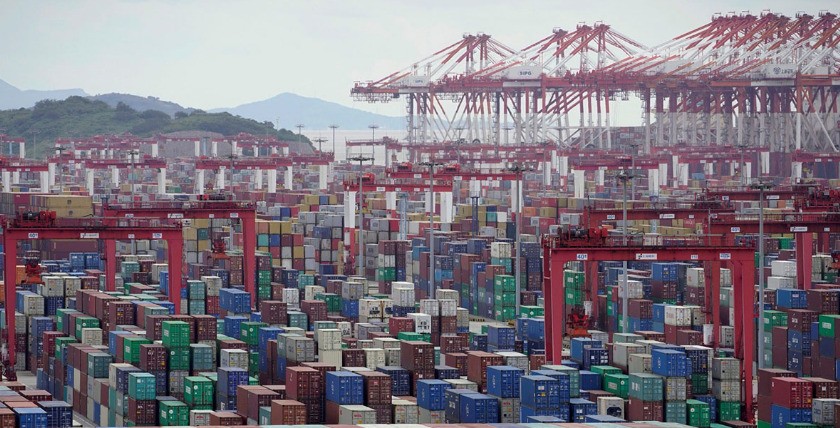 Containers Yangshan Deep-Water Port in Shanghai, Foto: https://gcaptain.com