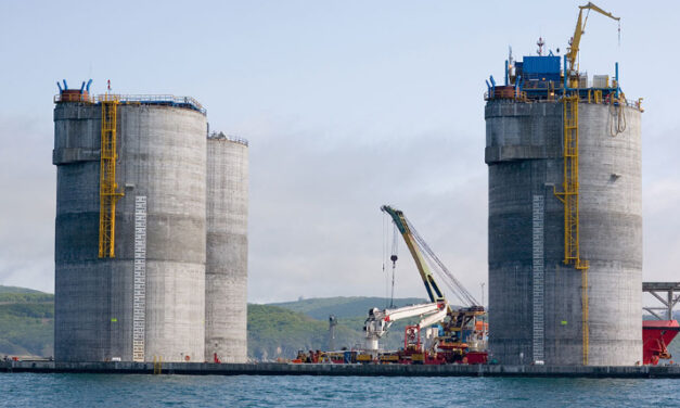 Ukraine greift russische Öl-Bohrplattform an