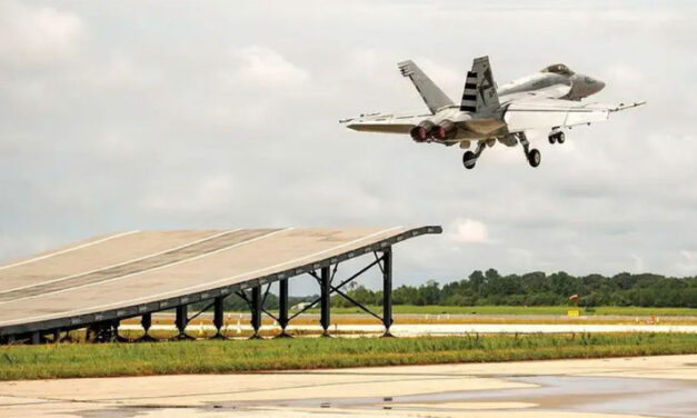 Indien: Super Hornet auf dem Ski-Jump