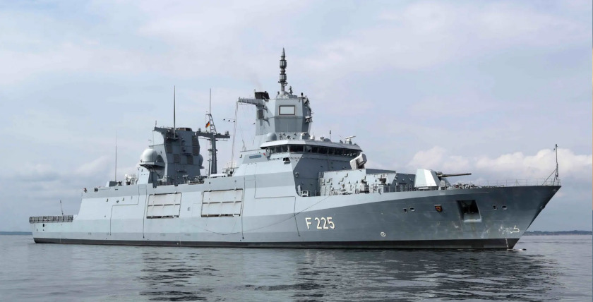 Die Fregatte F225 Rheinland-Pfalz, der Klasse F125, in der Eckernfoerder Bucht. Foto: Deutsche Marine