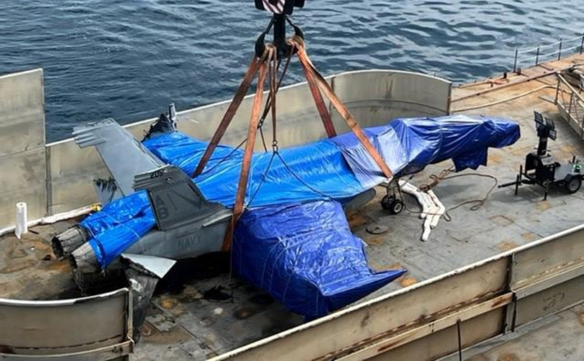 Im Mittelmeer geborgene F/A-18E Super Hornet an Bord der USNS Mendonca. Foto: US Navy