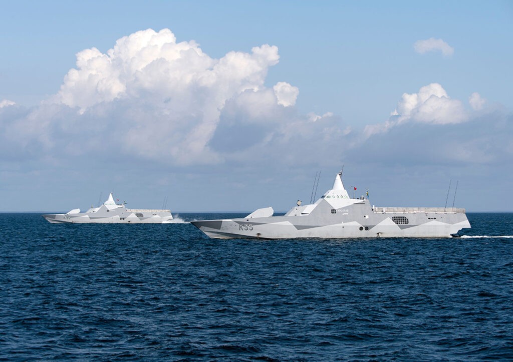 Zwei Korvetten der Visby-Klasse – vorne Karlstad, hinten Nyköping, Foto: Saab