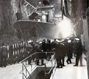 Historische Aufnahme eines Zerstörers in der unterirdischen Muskö-Basis in den 1960er-Jahren, Foto: gemeinfrei