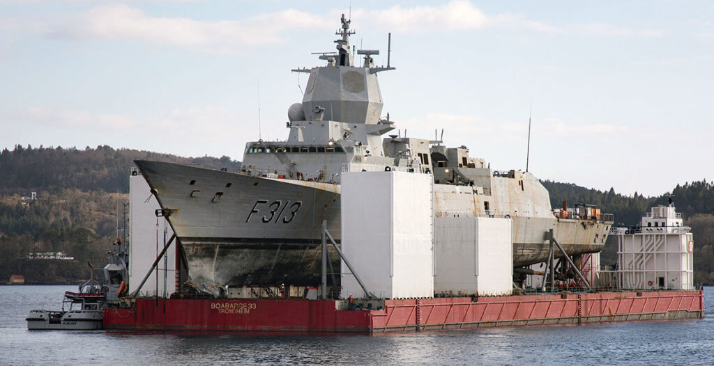 Helge Ingstad fertig zum Abtransport, Foto: Norwegische Marine