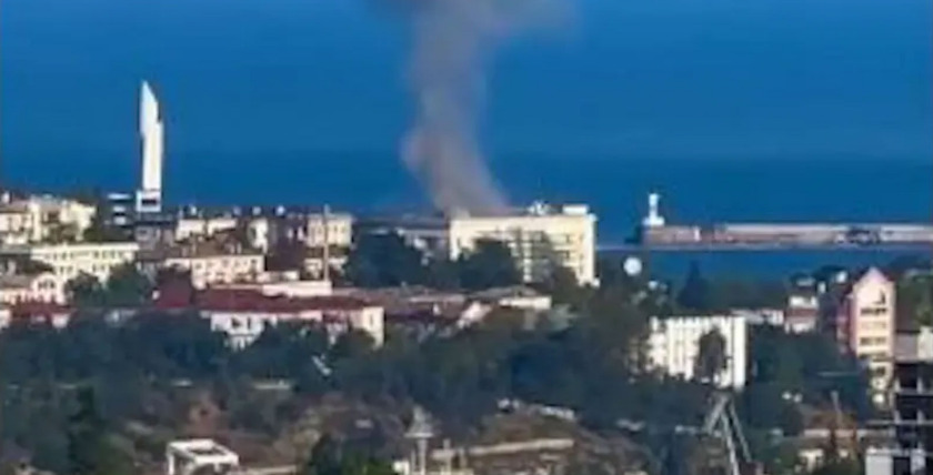 Smoke on the water - Rauch über Sewastopol. Foto: Screenshot Twitter:@Gerashchenko_en