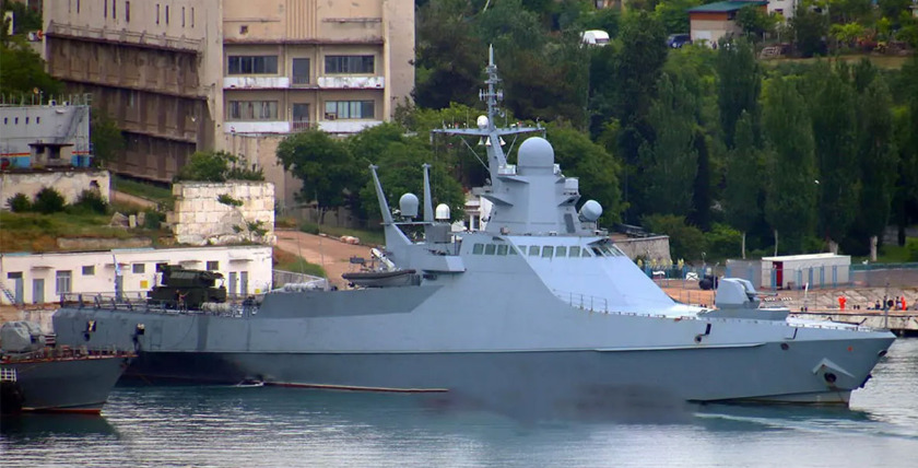 Russische Korvette "Pavel Derzhavin" mit Tor-M2KM Luftabwehrsystem im Juni 2022. Quelle: https://mil.in.ua / Russische Medien.