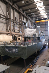 Die Reparatur eines Fischerbootes erfordert traditionelles Handwerk