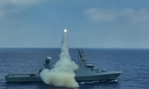 Israel: tkMS-Korvette „Oz“ hat Seeziel-FK „Gabriel V“ gestartet