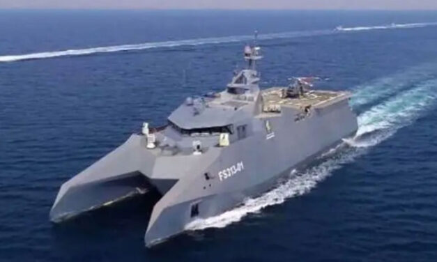 Iranische Revolutionsgarden: Neuer Hubschrauberträger in Dienst gestellt