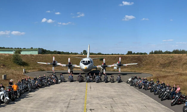 Boss Hoss meets Marineflieger: Mit PS zu Land und Luft