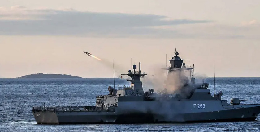 Successful shot from the corvette Oldenburg. Photo: Bw/Marcel Kröncke
