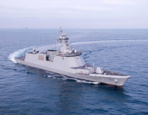 Die bei Daewoo gebaute ROKS GYEONGNAM ist die zweite Einheit der DaeguKlasse. Das VLS vor der Brücke stammt aus koreanischer Produktion, Foto: Koreanische Marine