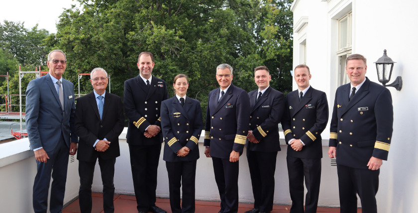StKptLt aD Hubert Brüdegam, Konteradmiral a.D. Thorsten Kähler, Leutnant Commander Thomas McPhail, Korvettenkapitän Caroline Wegener, Vizeadmiral Frank Lenski, Kapitänleutnant Eric Werblow, Kapitänleutnant Philipp Gansmann, Flottillenadmiral Axel Schultz