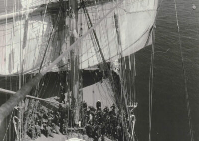 An Deck, Segelmanöver - 38. AAR Gorch Fock Jul/Aug 1971. Foto: A. Stephenson