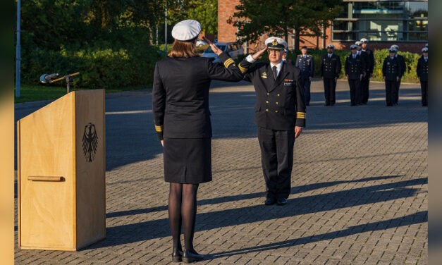 Frau Korvettenkapitän, übernehmen Sie…!