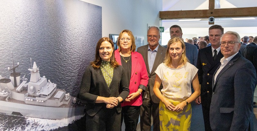 Staatssekretärin Möller (M.) und weitere Gäste bei der Eröffnung, Foto: Jörn Rehder