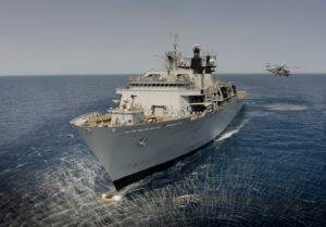 HMS Bulwark bei einer Rettungsaktion im Mittelmeer, Foto: Royal Navy/Crown Copyright