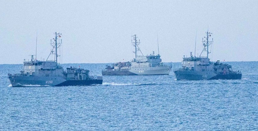 Minenjagdboote Homburg und Bad Bevensen, dahinter Minentauchereinsatzboot Bad Rappenau. Foto: Michael Nitz