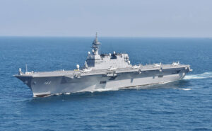 Die IZUMO-Klasse kann F-35B mitführen, Foto: JMSDF