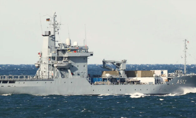 Tender und Minenjagdboot kehren vor dem Weihnachtsfest nach Kiel zurück