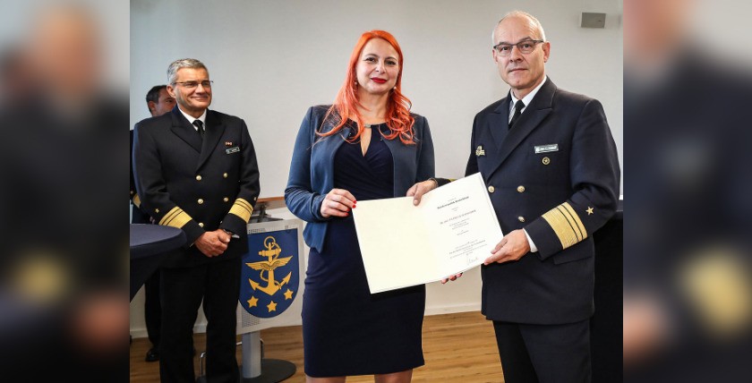 Vice Admiral Kaack (r.) and Admiral Lenski at the presentation of the certificate of appointment, photo: hsc