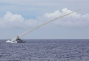 FK-Start von der singapurischen Fregatte STALWART, Foto: US Navy