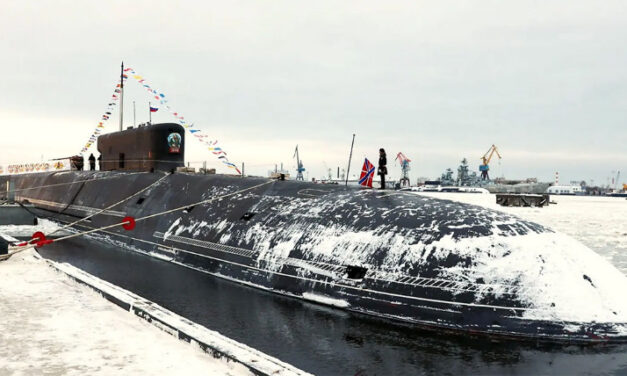 Russland: Marine-Feuerwerk zum Jahreswechsel