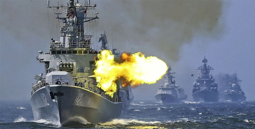 Chinesisch-russischer Verband 2019: chin. Zerstörer "Harbin" (Luhu-Kl.), verdeckt Zerstörer Lujang-I-Kl., Fregatte Jiangkai-II-Kl., russ. Kreuzer Slava-Kl., dahinter chin. Sovremenny-Kl. beim Gunex. Foto: PLAN