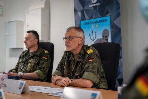 The commander of Deu Marfor, Rear Admiral Jürgen zur Mühlen (right) with his deputy, Flotilla Admiral Stephan Haisch, Photo: Bw