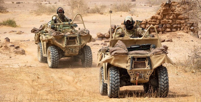 Kampfschwimmer erkunden Umgebung auf ATV-Quad, Tahoua/Niger, Operation Gazelle. Foto: Bundeswehr/M.Tessensohn
