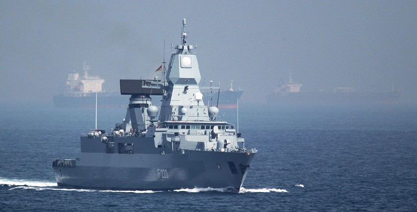 Zu den Aufgaben der Deutschen Marine zählt der Schutz der Schifffahrtsrouten, Foto: Bw/Carsten Vennemann