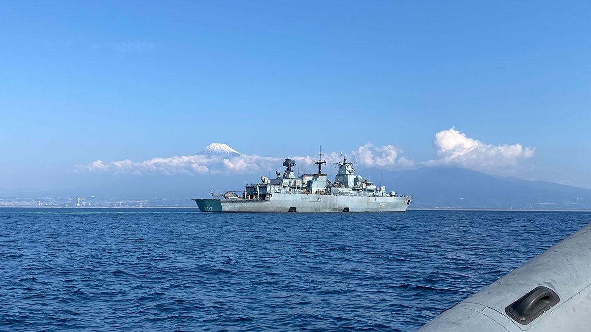 Die Bayern vor der imposantenKulisse des Mount Fuji, Foto: Bw/Ines Patzwald