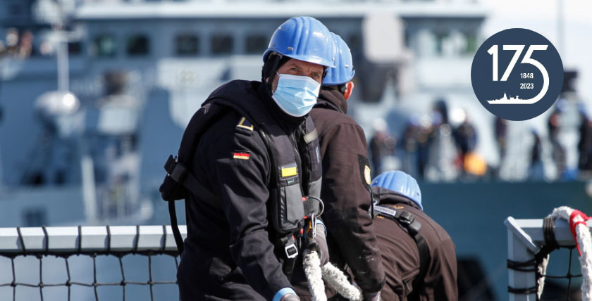 Ständiger Begleiter während der Pandemie war die Maske, Foto: Bw/Kim Couling