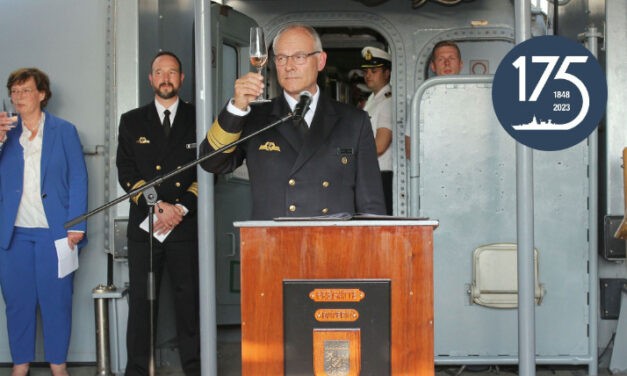 MTG überreicht Modell der "Gorch Fock"