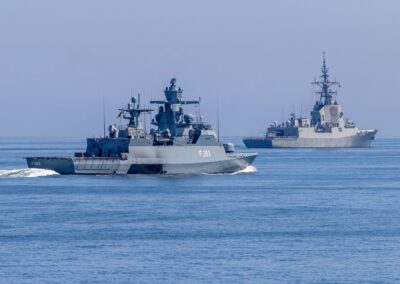 Steam Past Korvette "Oldenburg" und spanische Fregatte "Alvaro de Bazan". Foto: Michael Nitz