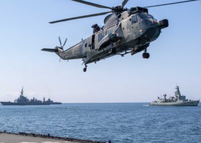 Standing NATO Maritime Group 1 als Hintergrund. Foto: Michael Nitz