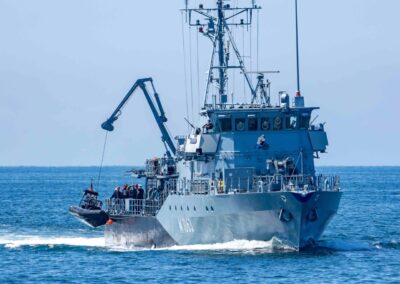 Bundeskanzler an Bord des Minenjagdbootes. Foto: Michael Nitz