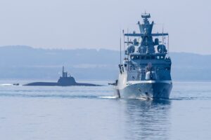 Korvette "Oldenburg" und "U33". Foto: Michael Nitz