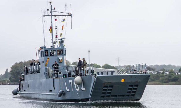 Düsseldorf/Köln/Bonn: Landungsboot auf Abschiedstour