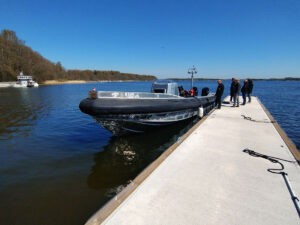 Das neue RHIB an der Pier