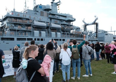 BONN Wartende Angehörige, Foto: ￼￼Holger Schlüter
