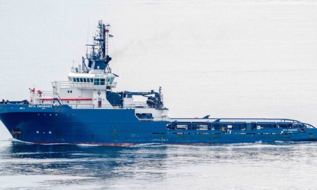 Commissioning of tugboat "Rügen"