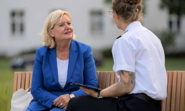 Wehrbeauftragte: „Seefahren produziert Fragen, die speziell sind“