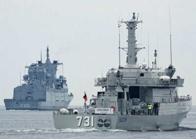 Pulau Fani and frigate Baden Württemberg, Photo: Abeking & Rasmussen