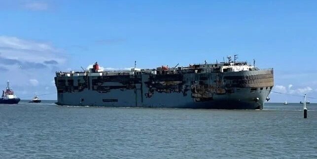 "Fremantle Highway" arriving in Eemshaven. Photo: Rijkswaterstraat/NL