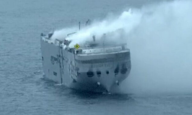 Feuer auf der Fremantle Highway